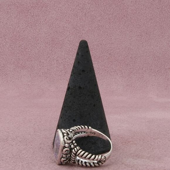 Elegant Silver Women's Ring with Clear Gemstone - Picture 3 of 3